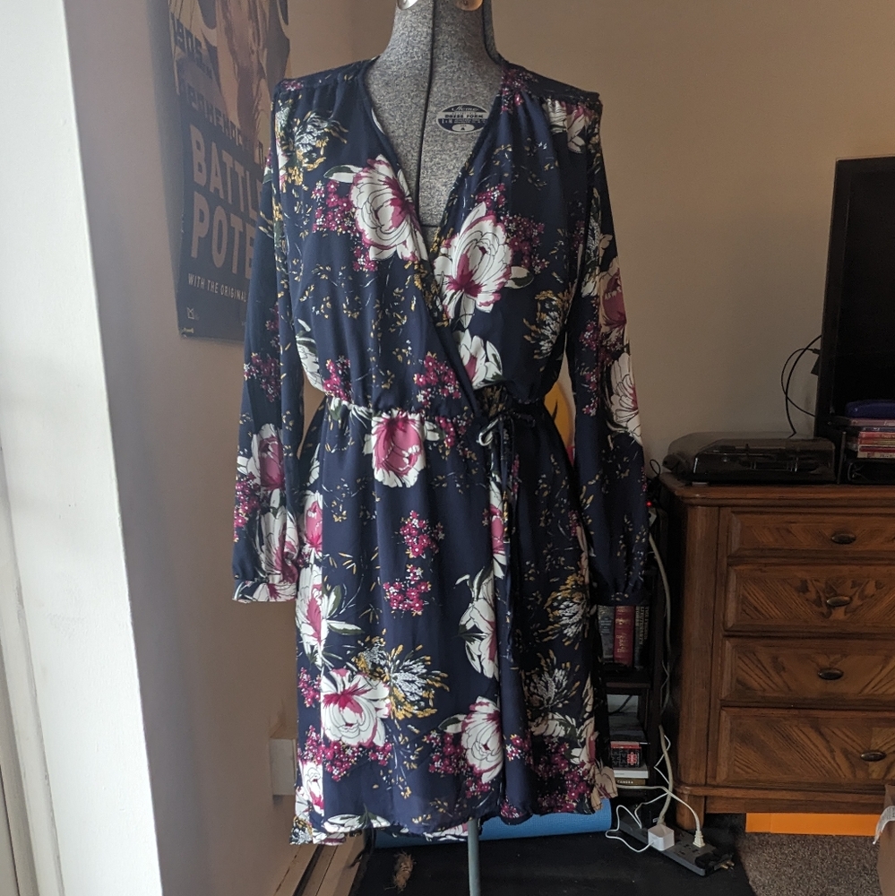 Small stunning floral faux wrap dress blue pink and white tie retro